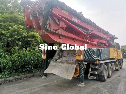 Caminhão usado vermelho da bomba concreta com seção 56m/6 do chassi de Volve